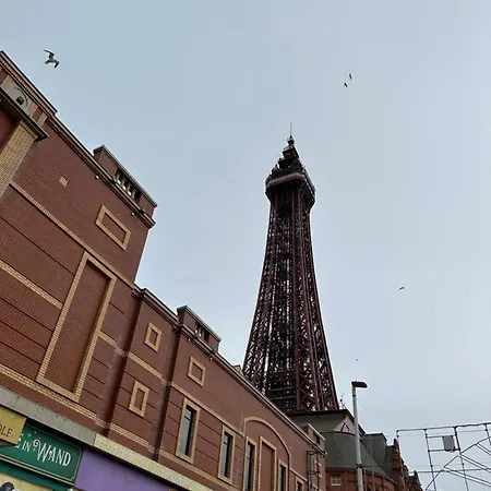 Winter Gardens Flat 4 Tower View Family Apartment Blackpool Exterior photo