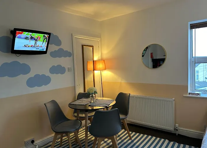 Winter Gardens Flat 4 Tower View Family Apartment