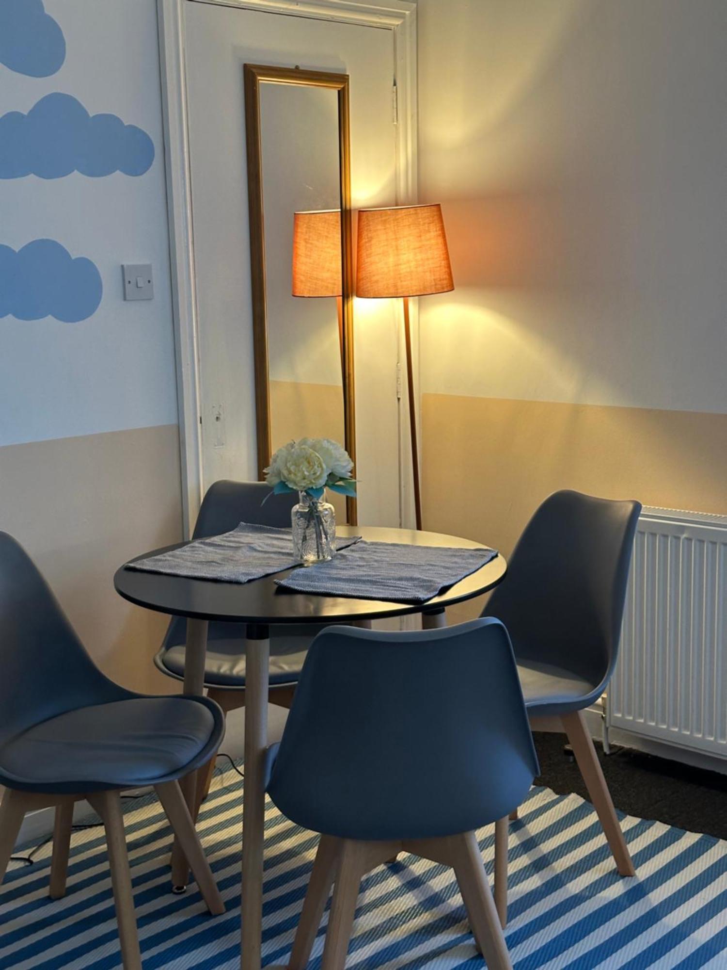 Winter Gardens Flat 4 Tower View Family Apartment *